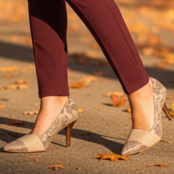 ANNE KLEIN Faux Snakeskin Shoes Stretch Band Brown Wood Stiletto Heel Women's 8 - Picture 1 of 12